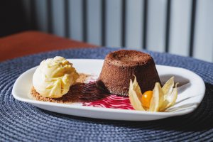 Шоколадово суфле с топка сладолед 